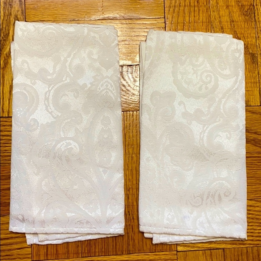 NWOT Ralph Lauren white paisley napkins 2 pieces